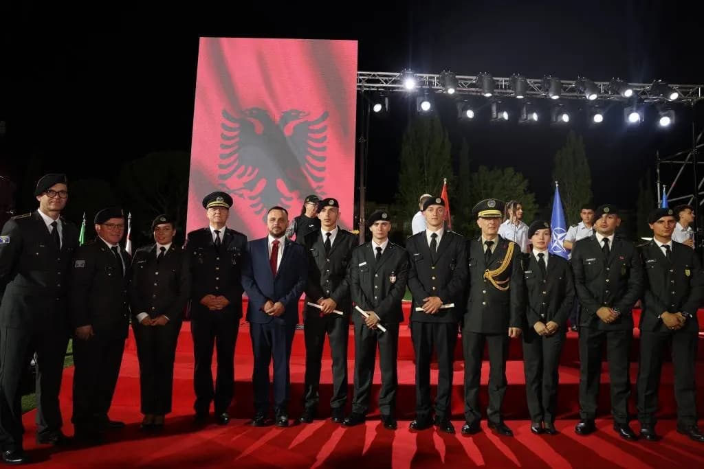 Vasfije Krasniqi i bashkohet protestës: Kam dalë për t’i mbrojtur vlerat tona, jam krenare me UÇK-në