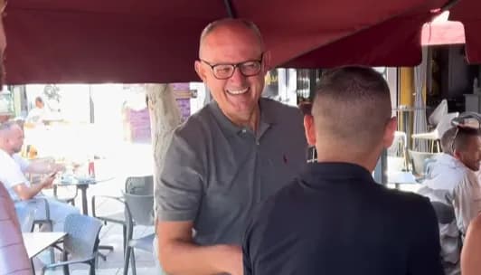 Agim Aliu e nis mëngjesin me të rinjtë e Ferizajt: Bashkë me energjin e palodhur të tyre, po e ndërtojmë qytetin