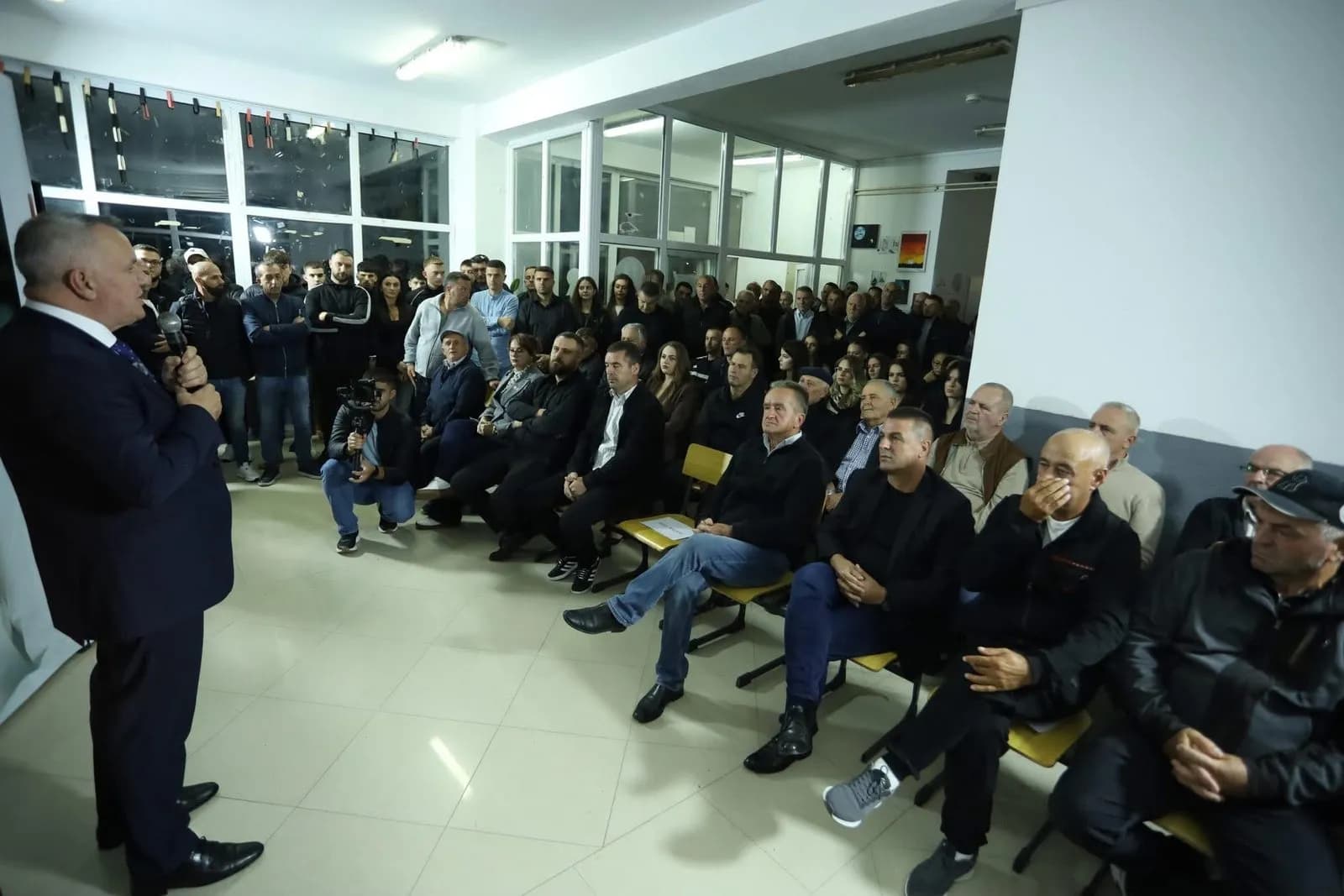 Ahmeti e mbyll me mbështetje të madhe takimin sonte në Blinajë: Kur flet puna, besimi vjen natyrshëm