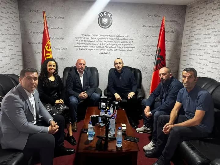 Ali Berisha pritet në takim nga kryetari i OVL-UÇK-së në Pejë: Mbrojtja e vlerave të luftës, detyrë e secilit prej nesh