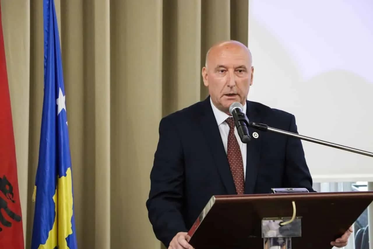 Berisha ‘godet’ Muhaxherin përsëri, ia përmend rrugët që janë tenderuar e nuk kanë përfunduar: A u bo më naj metër?