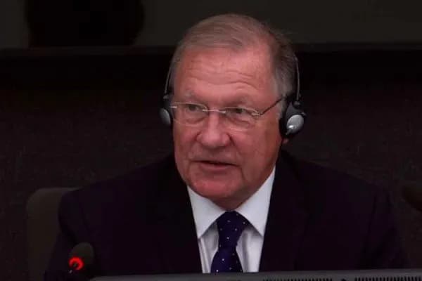 Duncan: Çeku ishte krahu ushtarak, Thaçi e Krasniqi kryenin funksione politike