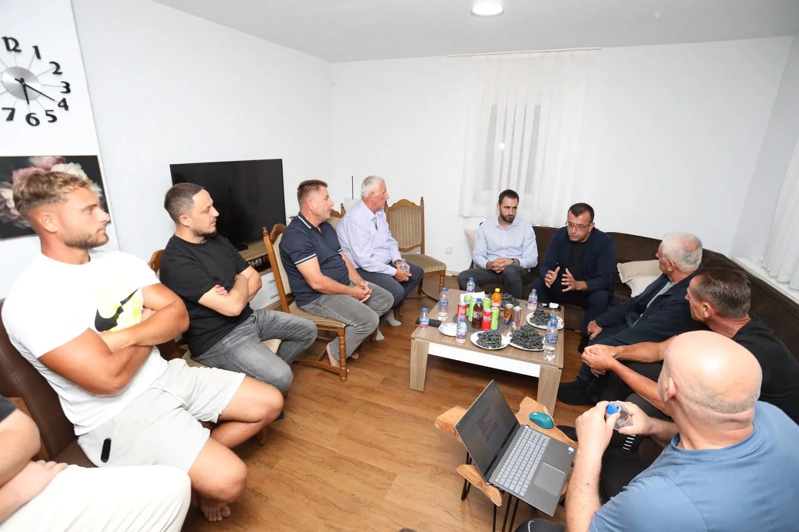 Ferati qëndroi në Gurrakoc, u mirëprit nga familja Bajramaj: Një takim i ngrohtë
