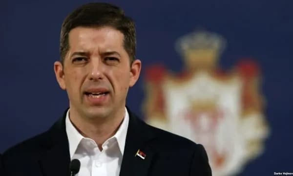 Gjuriq i reagon Stefanoviqit që tha se vetëm Vuçiq s’ishte te pritja e Trumpit, merret edhe me presidenten Osmani