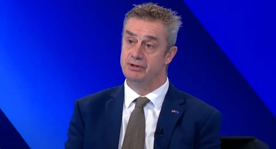 Hargreaves: Radoiçiq duhet të sillet para drejtësisë sa më shpejt të jetë e mundur