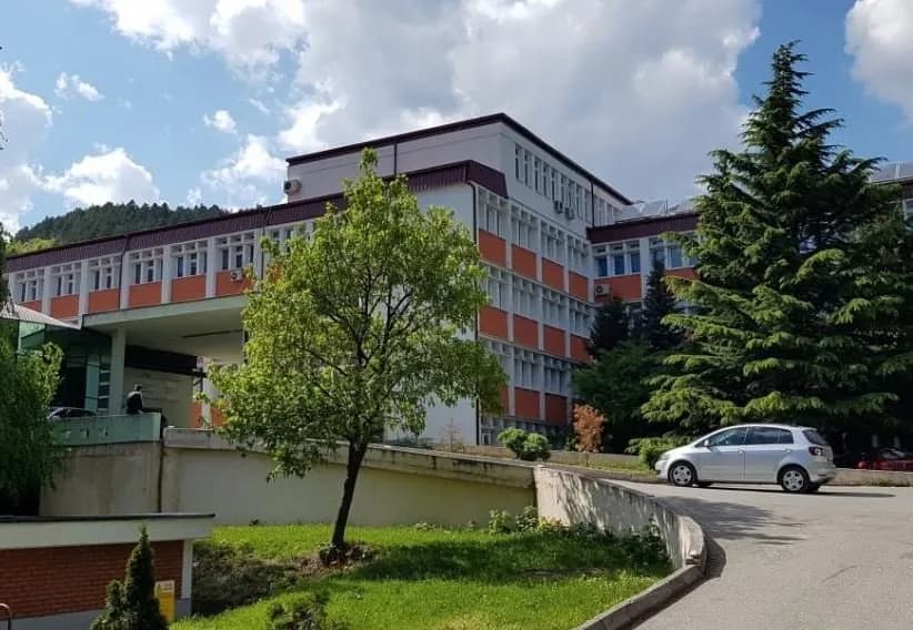 I lënduari nga aksidenti në Bllagajë po trajtohet në Spitalin e Pejës
