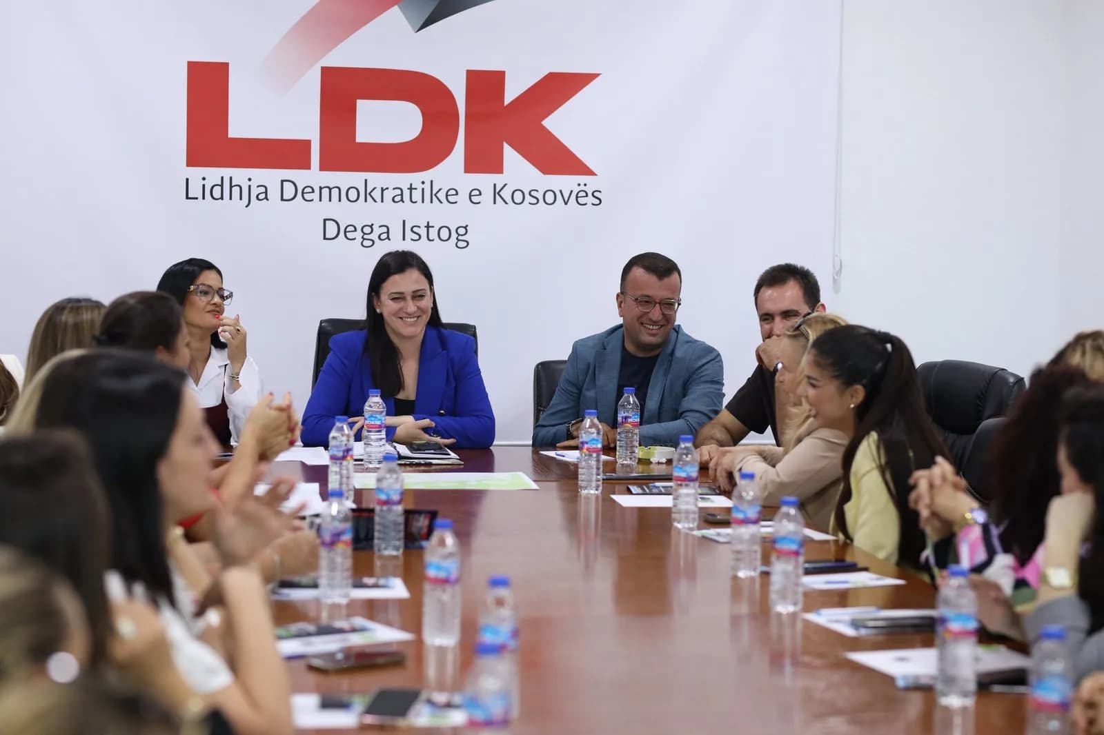 Ilir Ferati takohet me Forumin e Gruas së LDK-së në Istog: Për fitore, bashkë me gratë e familjes sonë politike.