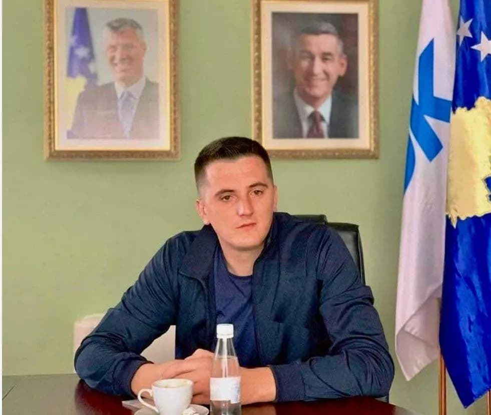 Rexhepi: Nuk guxojmë të lejojmë që atë që e fituam me gjakun e dëshmorëve ta humbim për kryeneqësinë e një politikani pa identitet