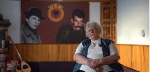 Rrëfimi i nënës së Nasim Haradinajt: Pas arrestimit të burrit e djemve edhe të njohurit në Pejë s’na pranonin si mysafirë