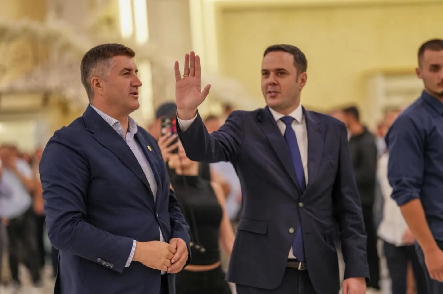 Shala pret Abdixhikun në takimin mobilizues: Suhareka meriton një qeverisje të përgjegjshme, transparente e prosperuese