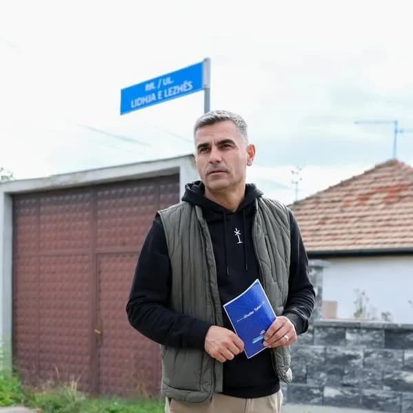 Tahiri vizitoi rugën “Lidhja e Lezhës”, tregon zotimet e tij për këtë lagje