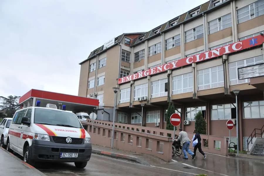 Vdes në QKUK këmbësori që ishte goditur nga vetura një muaj më parë në Mitrovicë