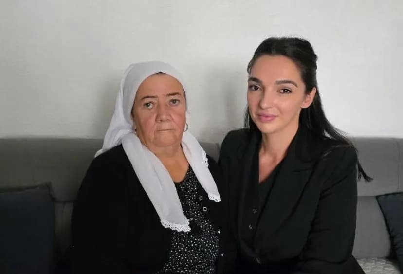 Vokshi Nallbani viziton Nënën Xufe: Përulem me respekt para sakrificës së familjeve të dëshmorëve