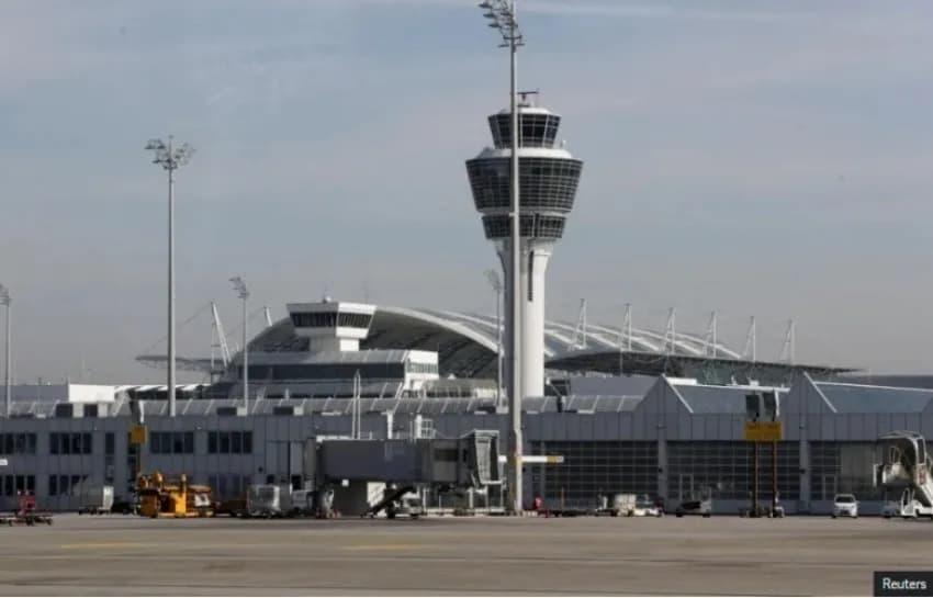 Aeroporti i Mynihut rihapet pas mbylljes për shkak të dronëve