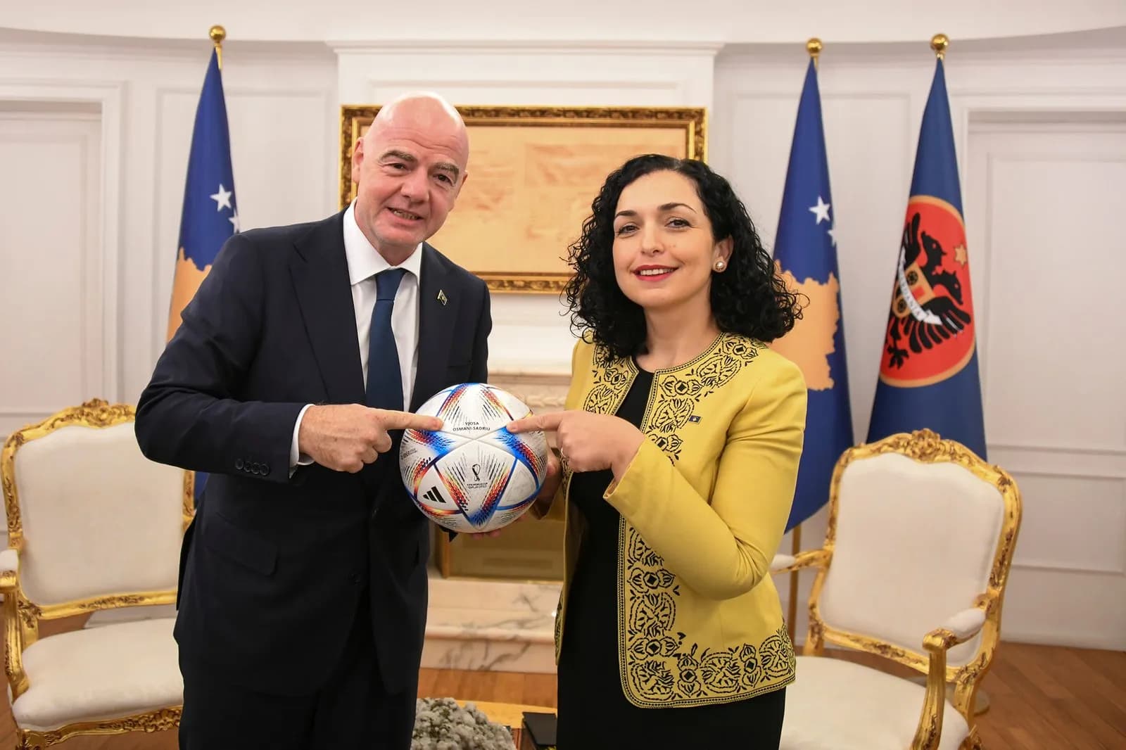 Agim Ademi e falënderon presidenten Vjosa Osmani, e cila do ta dekorojë nesër kreun e FIFA-s, Infantino
