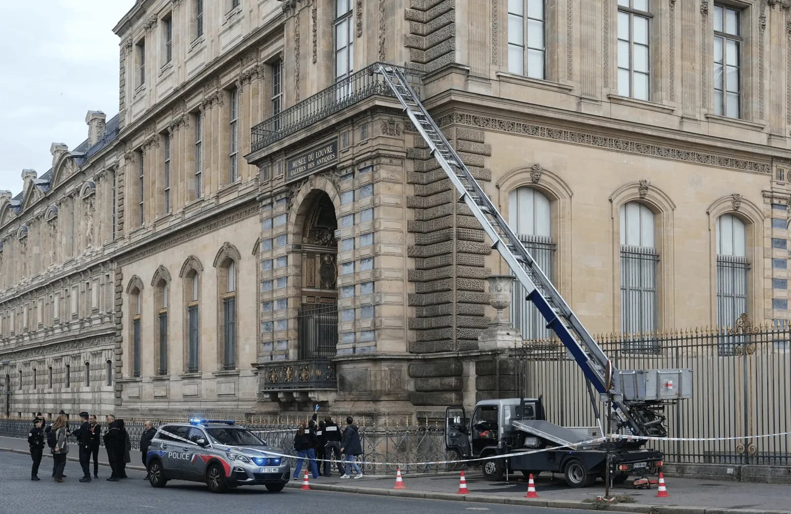 Arrestohet i dyshuari i tretë për grabitjen në muzeun e Louvre