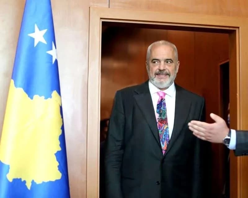 Edi Rama në Paris: Kosova është shtet, problem është Serbia
