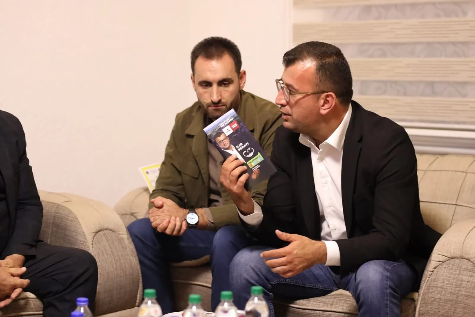 Ferati pritet me ngrohtësi nga familja Arifaj, mbështetje e fuqishme për 12 tetorin
