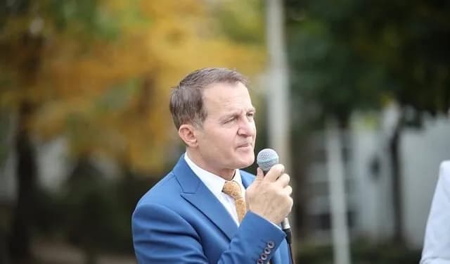 Idrizi konfirmon se u kërcenua nga Meholli i VV-së: Gara për Vushtrrinë duhet të mbetet garë idesh jo kërcënimesh