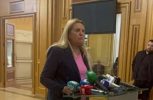 Ironizon Kadrijaj: Sot keni mujtë me pa një Albin të urtë, të butë