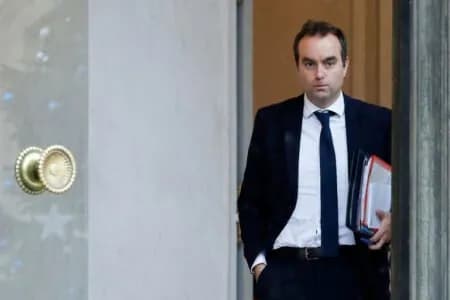 Jep dorëheqje kryeministri francez, pozitën e kishte marrë para 26 ditësh