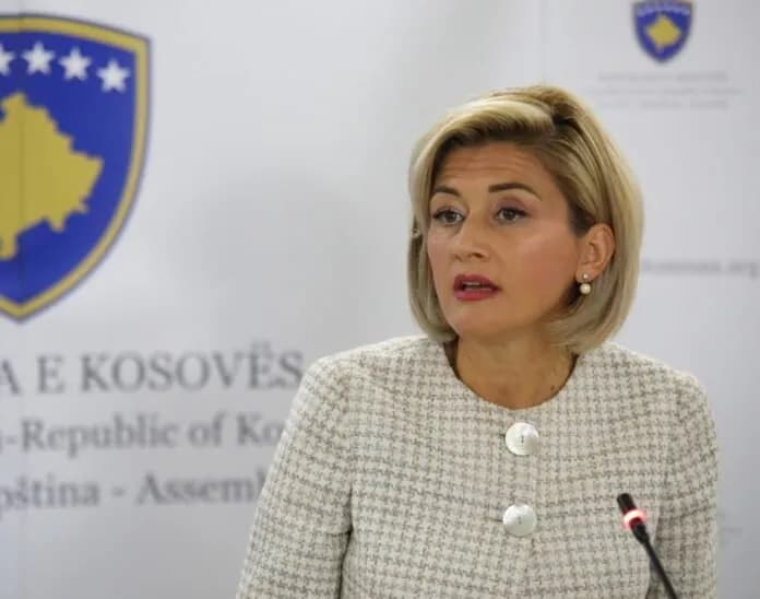Kë do ta ftojë lideri i VV-së për koalicion derisa po i ecin ditët, Kusari: Kurti flet vetë, zgjedhjet janë opsioni më i mirë