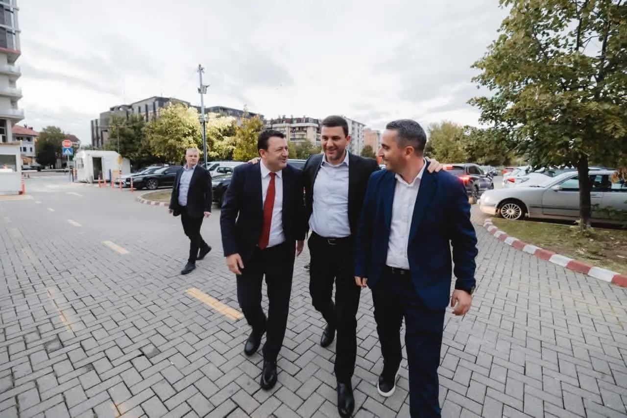 Krasniqi nga Gjakova: Më 12 tetor, votoni për punë, për dinjitet dhe për të ardhme