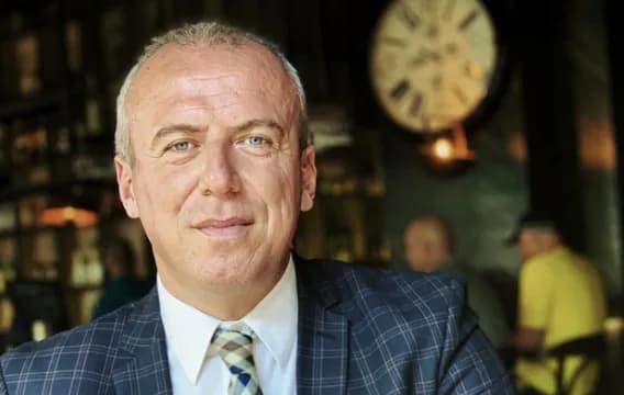 Kurti dje u shfaq i “dorëzuar”, Qorolli me një version tjetër: Bisedime intensive, ka gjasa që qeveria të bëhet të dielën