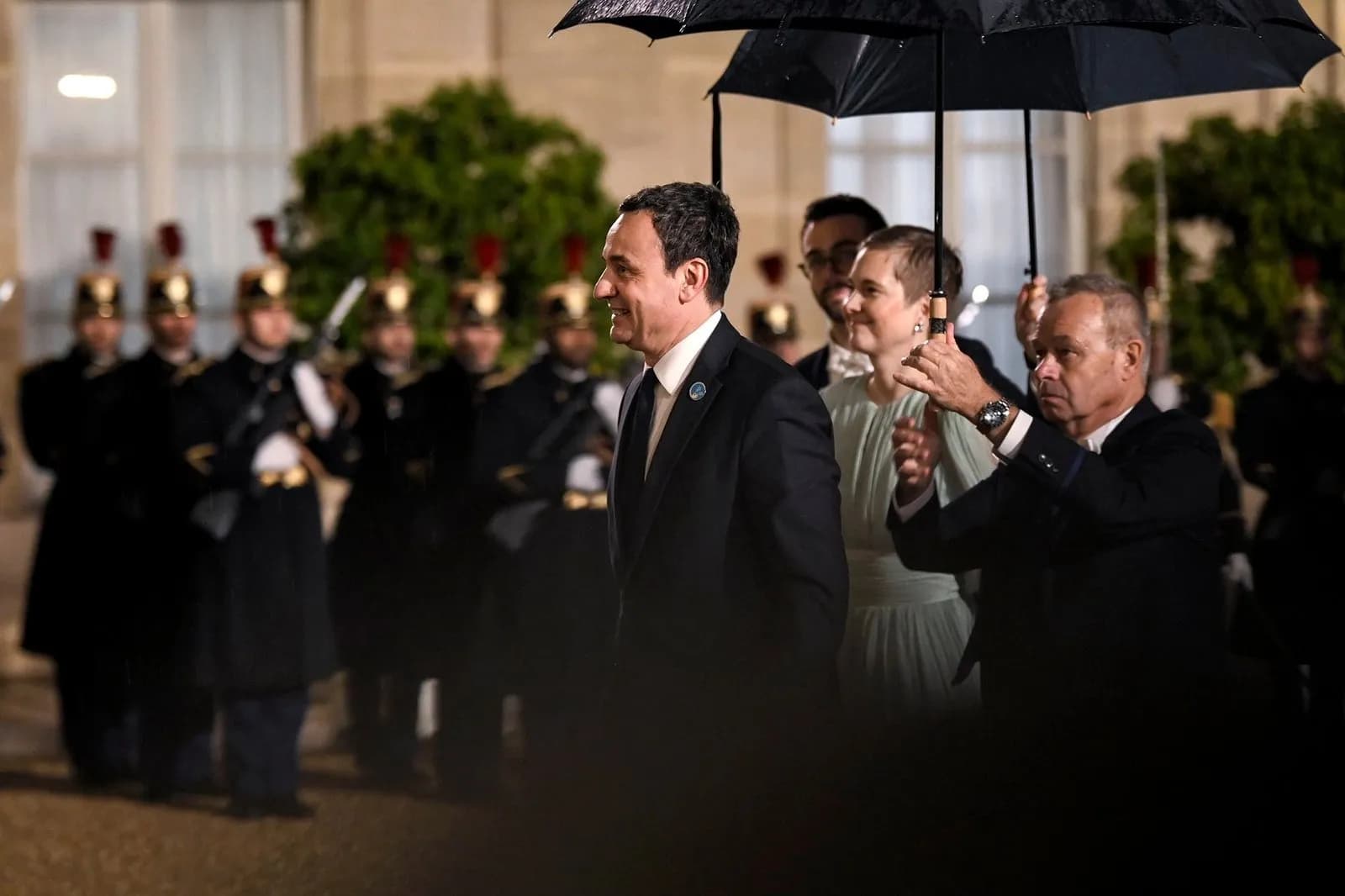 Kurti publikon fotot: Mysafirë të Emmanuel Macron, në Pallatin presidencial Élysée, për darkën solemne të edicionit të 10-të të Forumit të Paqes në Paris