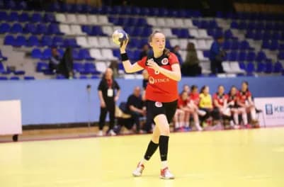 Larisa Ferizaj, hendbollistja nga Kodralia e Deçanit, është transferuar në ekipin zviceran HSC Kreuzlingen