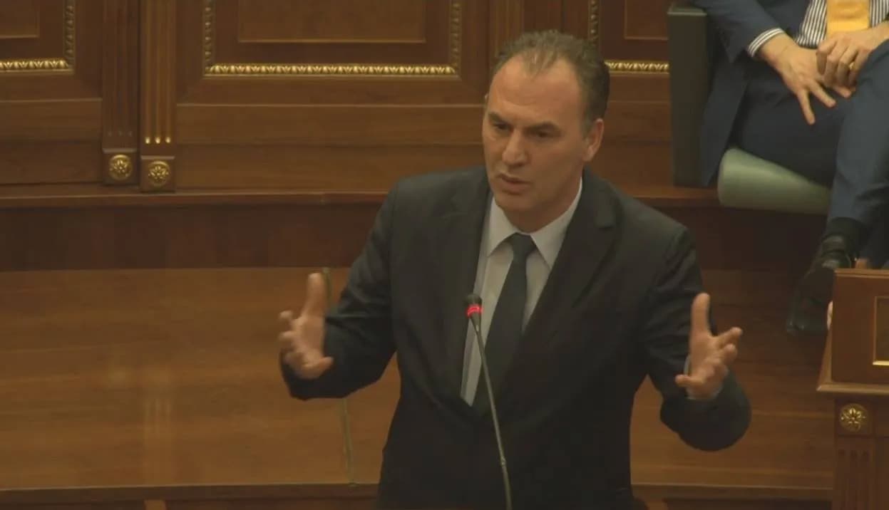Limaj thotë se Basha duhet të japë dorëheqje: S’duhet të ketë asnjë post publik