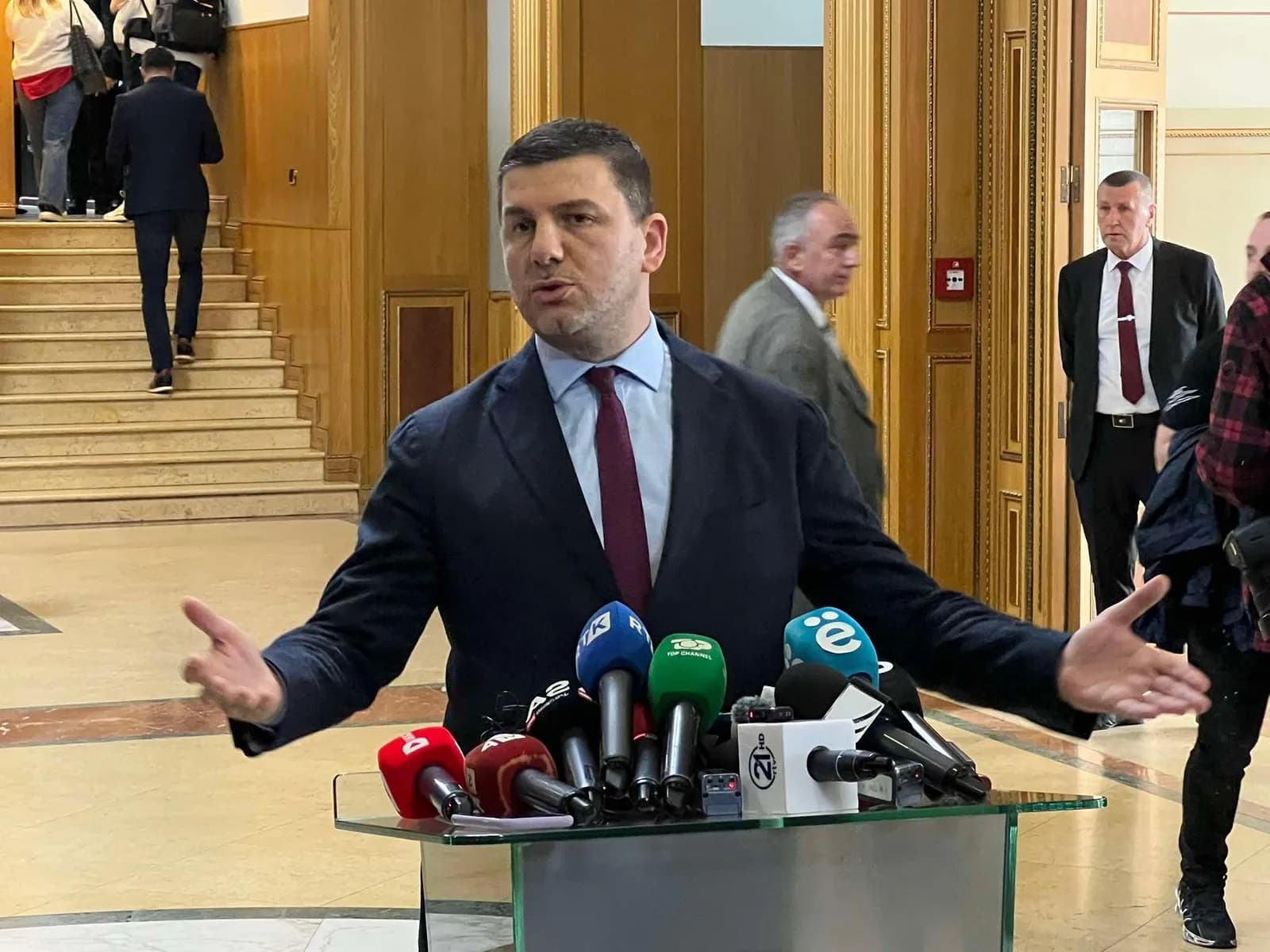 Memli Krasniqi: Për nëntë muaj të krizës politike, Kosova dhe qytetarët e saj janë dëmtuar ekonomikisht
