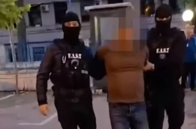 Momenti kur kapet në Tiranë i akuzuari për kultivim droge në Kosovë, pritet ekstradimi