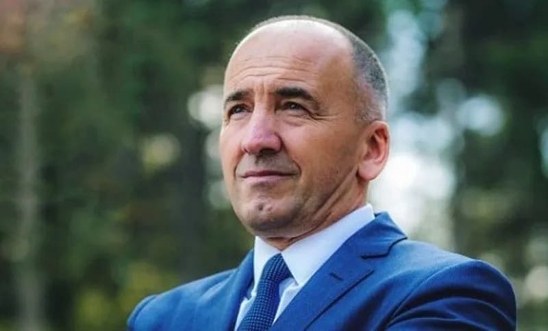 Muhaxheri numëron sukseset në Pejë, i reagojnë ashpër kundërkandidatët
