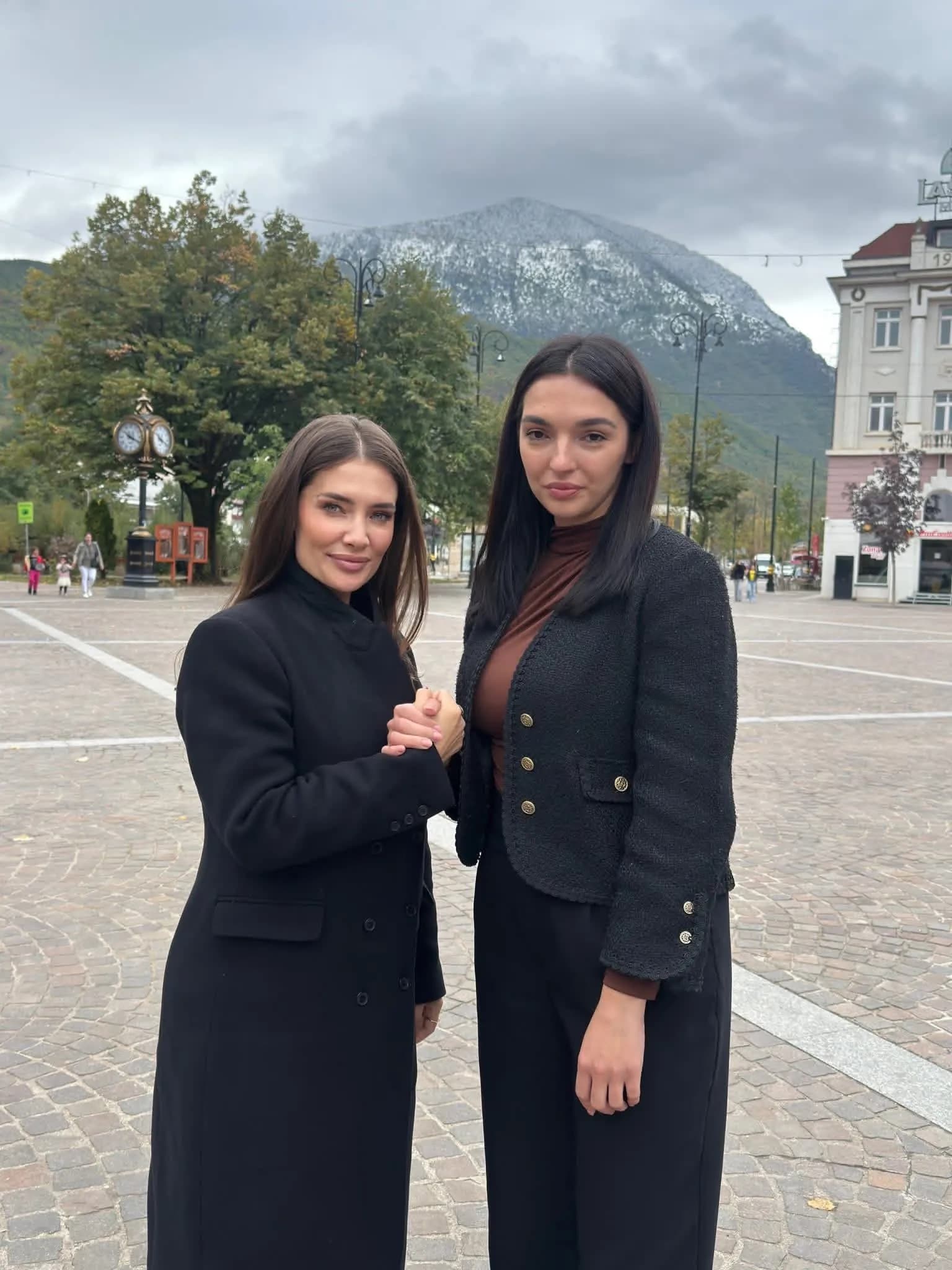 Musliu-Shoshi përkrah Arta Vokshi-Nallbanin: Peja meriton një lidership të guximshëm dhe vizionar