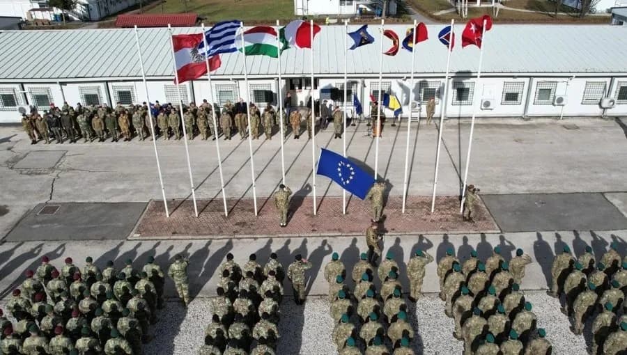 NATO mirëpret zgjatjen e mandatit të EUFOR-it në Bosnje