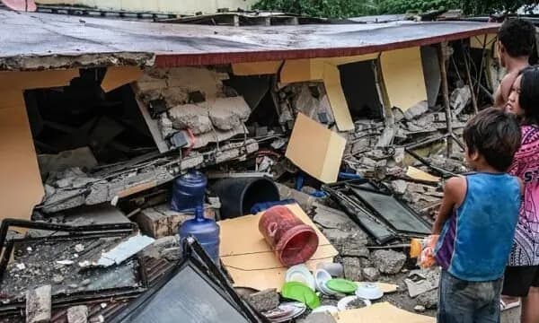 Një tërmet me magnitudë 6.9 ballë Rihter i godet Filipinet qendrore, duke vrarë të paktën 69 persona