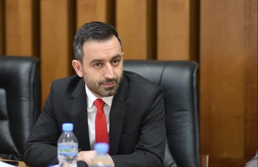 Pasi Basha u shpall fajtor për shpifje, ja se çka thotë avokati i tij