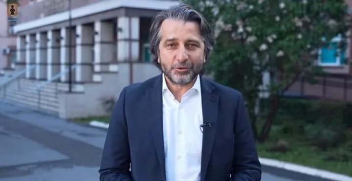 Përparim Rama në Tiranë, merr pjesë në protestën në mbështetje të UÇK-së