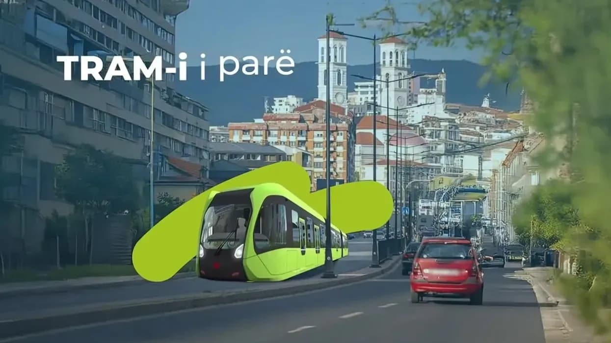 Përparim Rama: Trami elektrik është autobus më i gjatë, 32 metra për mbi 300 udhëtarë