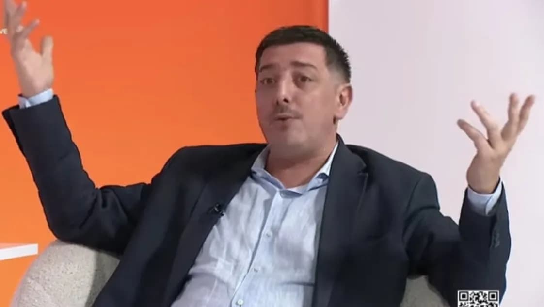 Reagon Valon Syla: T’u u afru koha e kthimit nga Haga, krejt dojnë me u bo UÇK, madje edhe Vjosa Osmani