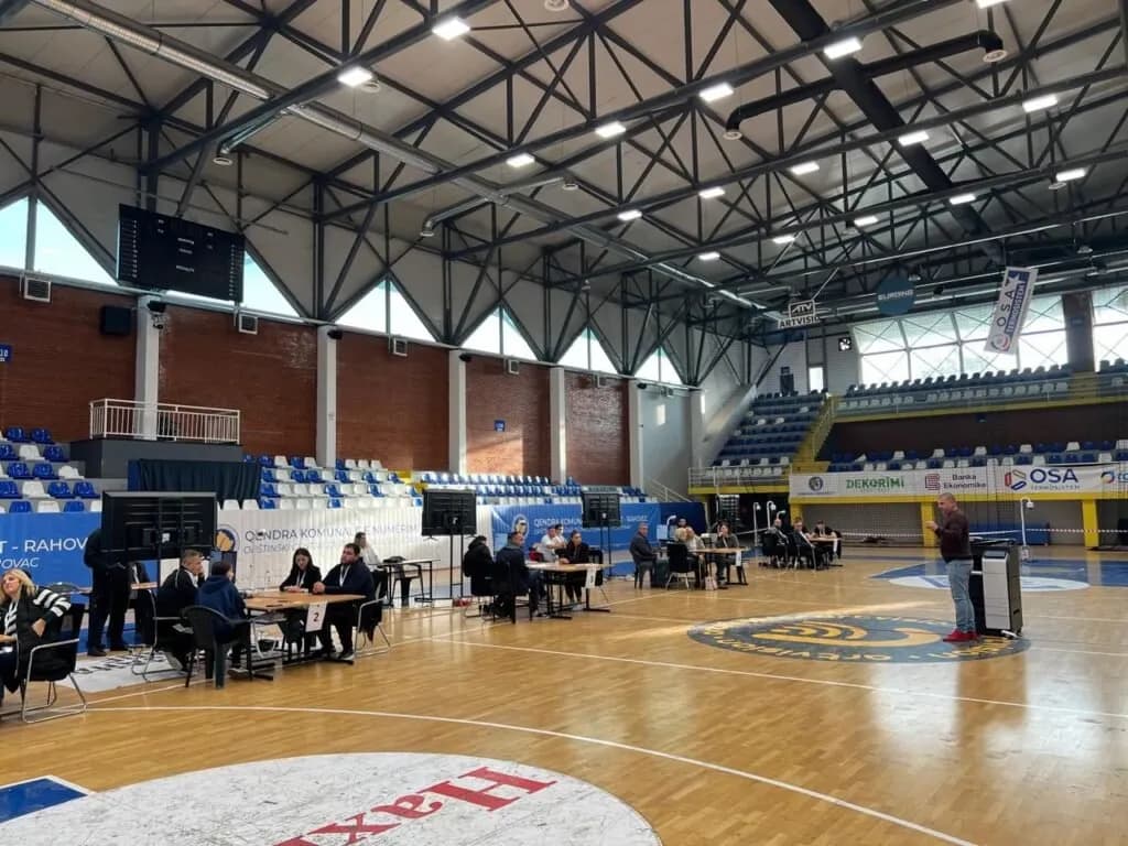 Rezultatet e para, këta janë më të votuarit në listën për Prishtinën
