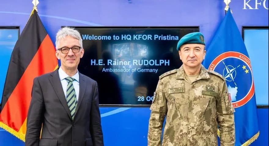 Rufolph takohet me Ulutash: KFOR-i mbetet shtyllë kyçe e sigurisë në Ballkan