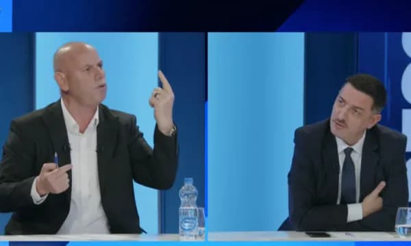 Shpërthen debati mes Lladrovcit e Valon Sylës: Ja ke shtru Vjosës tepihun e kuq – s’je patriot – mos kce