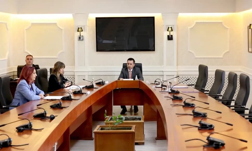 Sot mblidhet kryesia e kuvendit, dy pika në rend të ditës