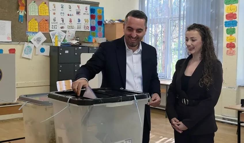 Voton kandidati i PDK-së për kryetar të Gjakovës, Ervin Shabani