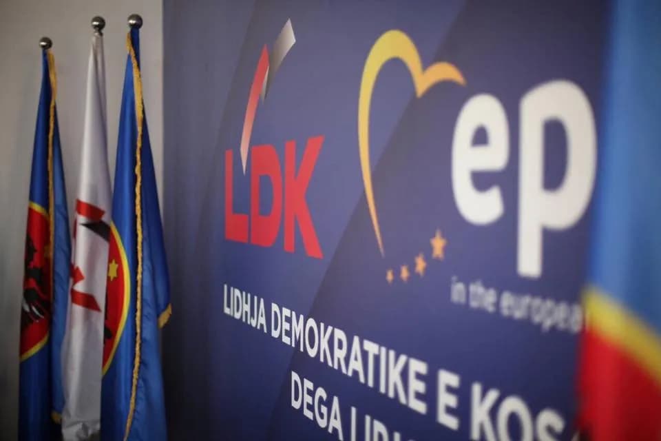 Zyrtari i LDK-së: Ministrat e Qeverisë u kthyen në fotografë të fushatës për të fshehur dështimet