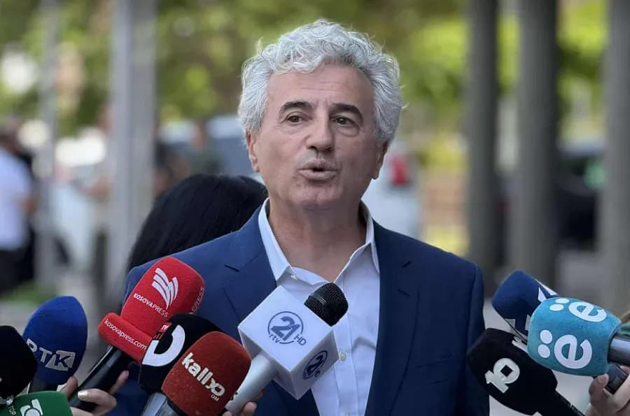 “A me hy në politikë?”, Arianit Koci pyet publikun në Facebook