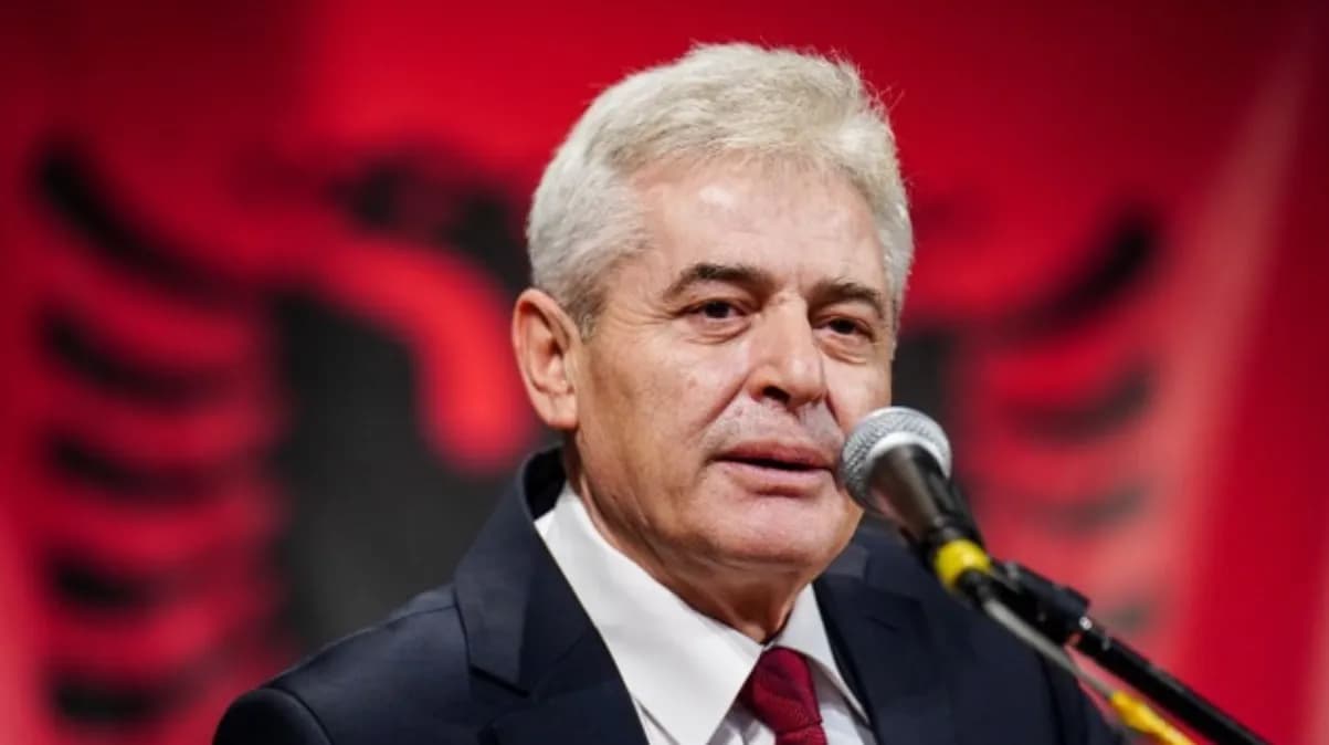 Ali Ahmeti uron shqiptarët për 28 Nëntor: Shqipërisë i qofshim falë, rroftë kombi ynë