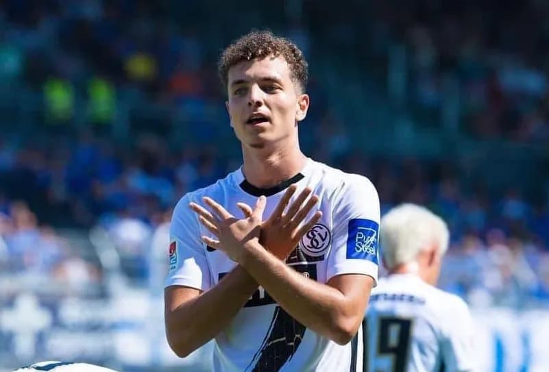 Asllani në radarin e Dortmundit: Sulmuesi kosovar po kërkohet nga top-klubi gjerman
